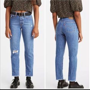 NWT Levi’s Wedgie Fit distressed Ankle Jean 26